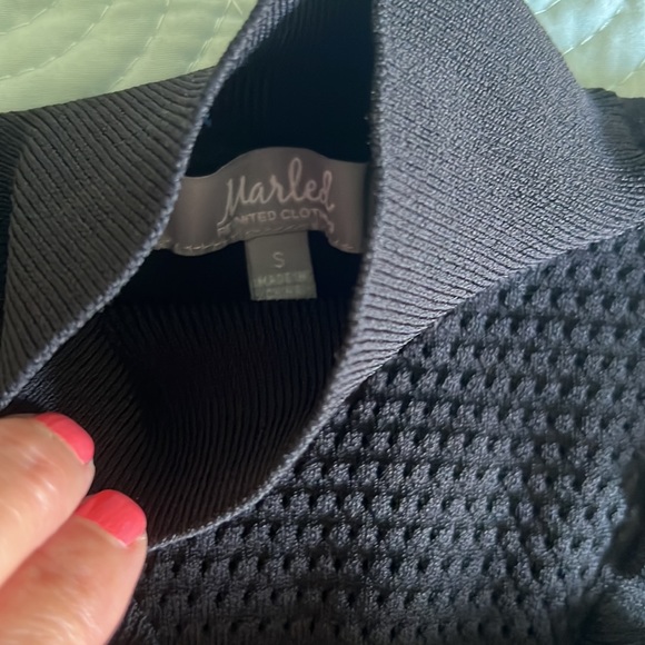 Marled Sleeveless Turtleneck with ruffles Black Small - Picture 6 of 11